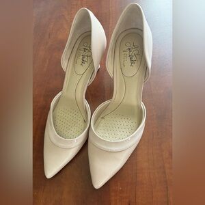 Life Stride nude heels